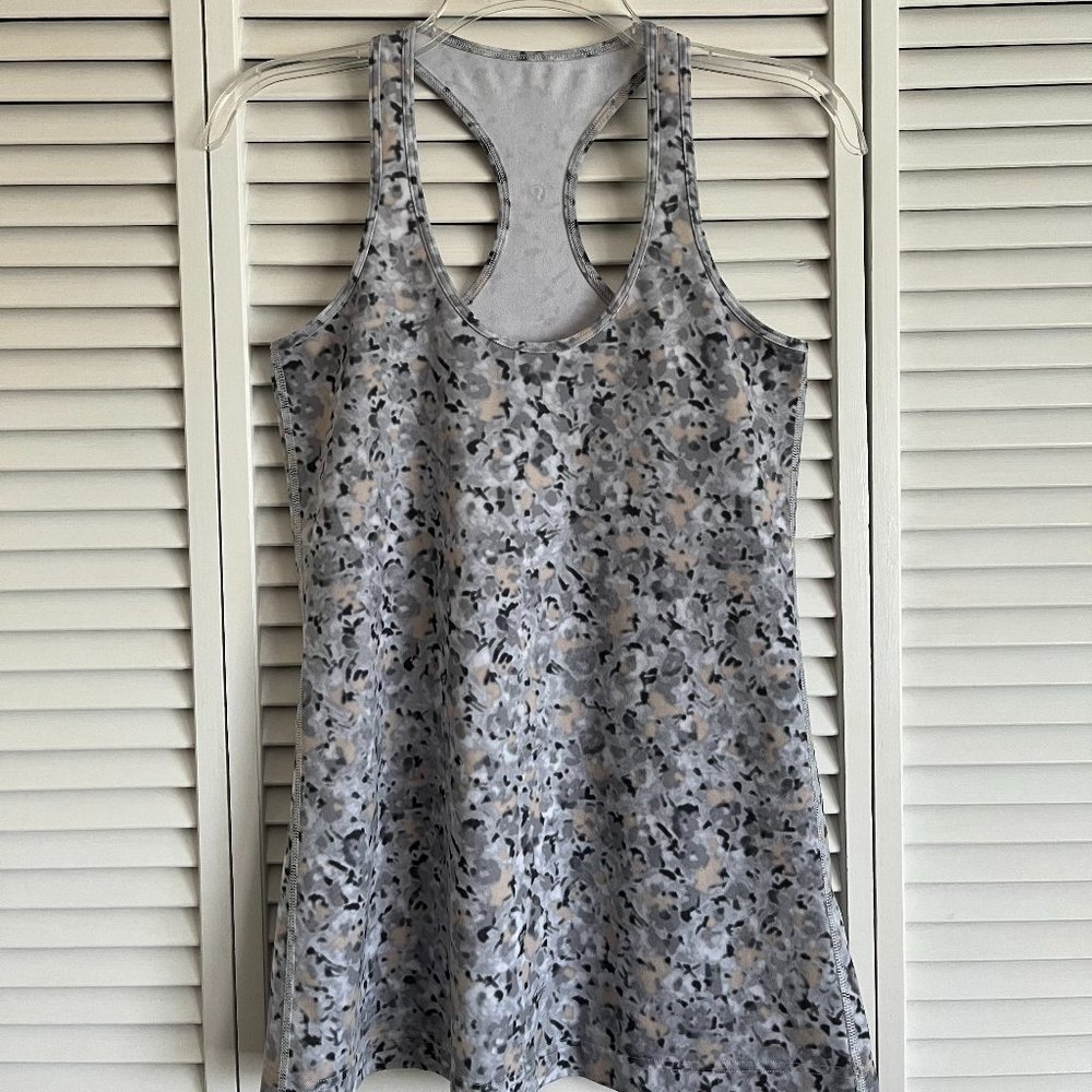 Lululemon Cool Racerback grey, silver, black & beige floral fits sz 6 or 8 rare